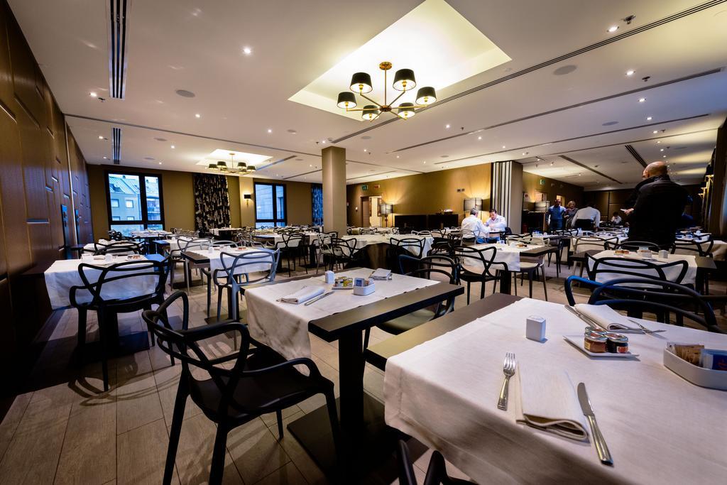 Uptown Palace Milan Bagian luar foto