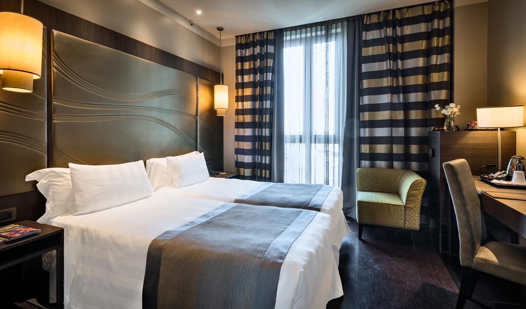 Uptown Palace Milan Bagian luar foto
