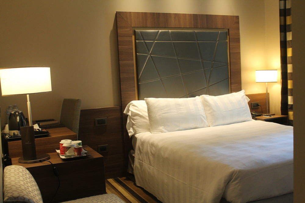 Uptown Palace Milan Bagian luar foto