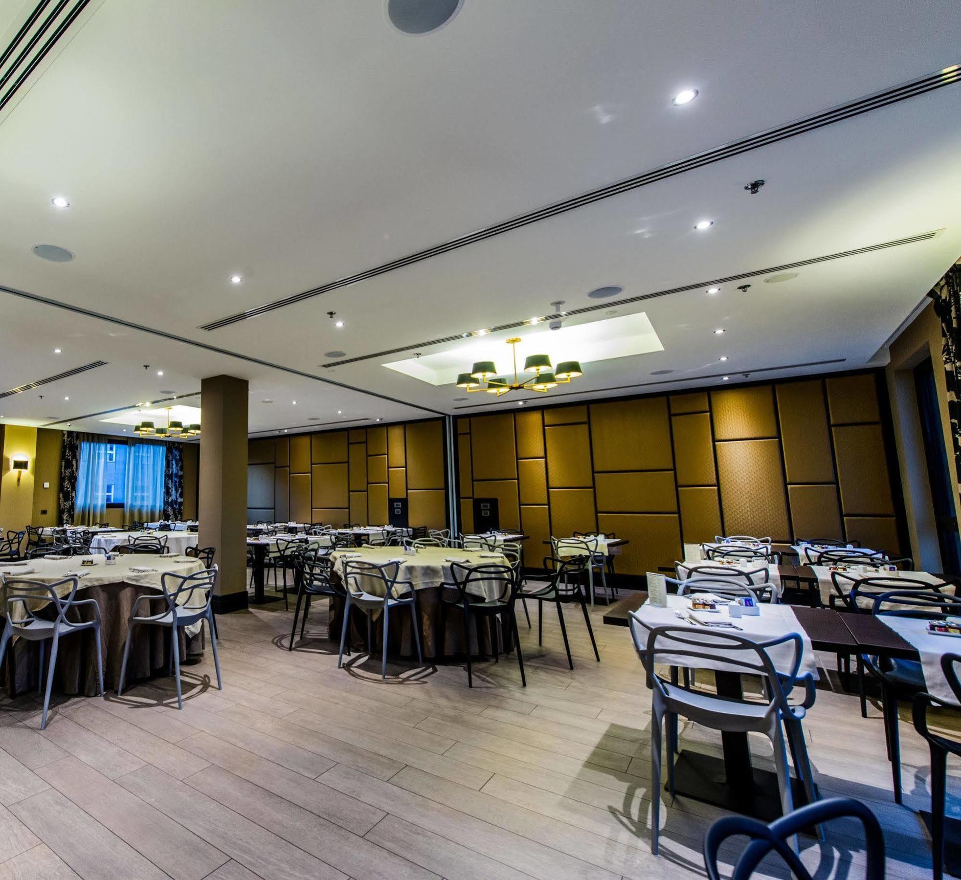 Uptown Palace Milan Bagian luar foto