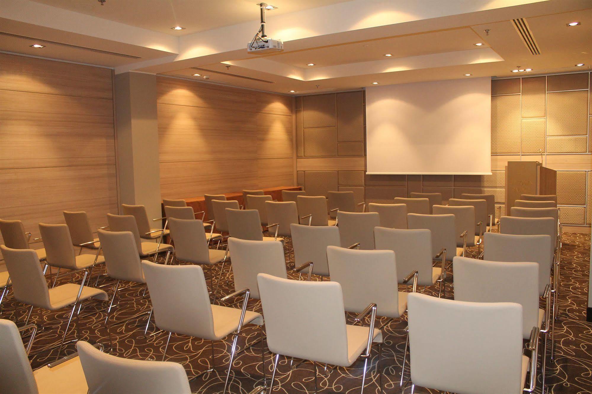 Uptown Palace Milan Bagian luar foto