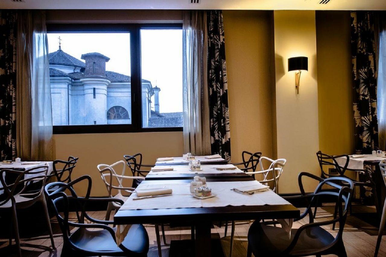 Uptown Palace Milan Bagian luar foto